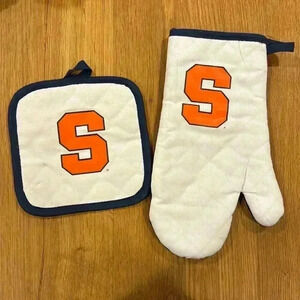 Syracuse Oven Mitt set - Potholder and Oven Mitt